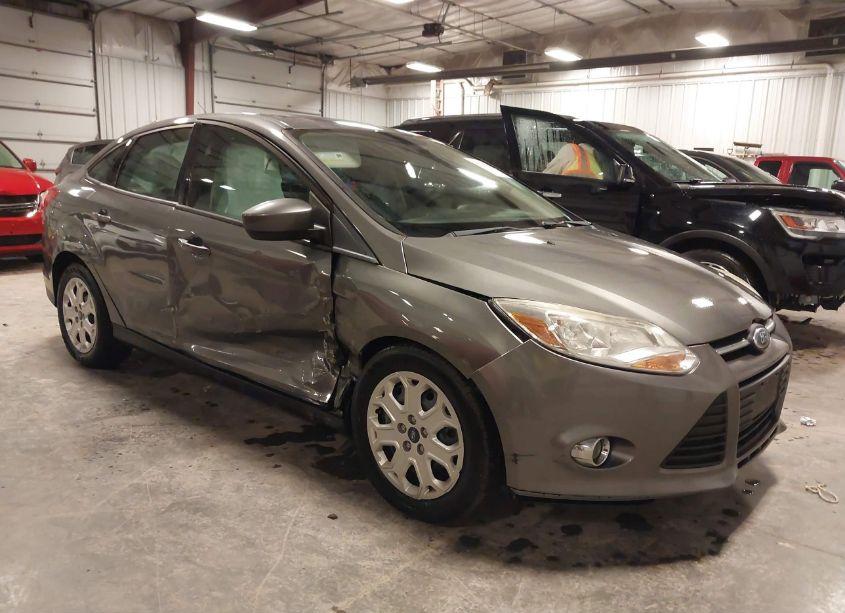 2012 Ford Focus SE (VIN 1FAHP3F27CL313077) main photo