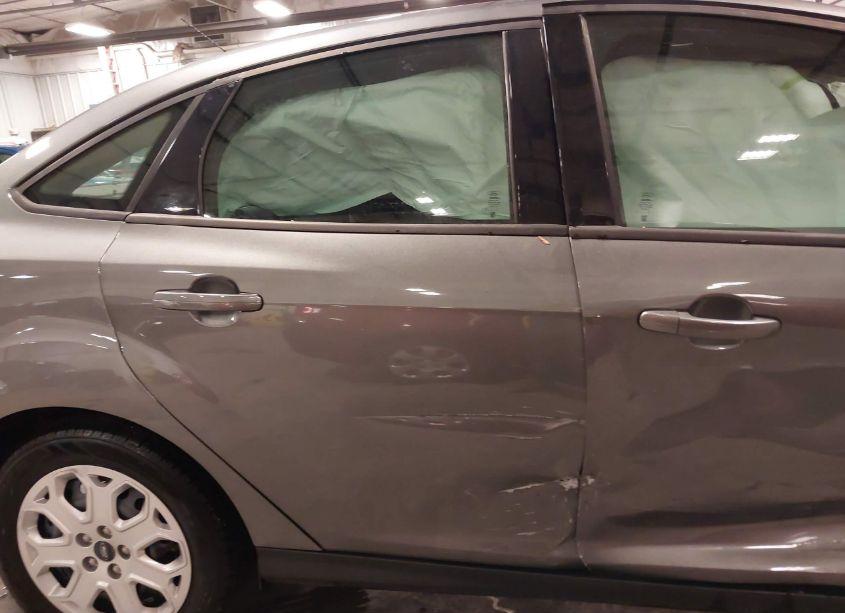 Photo 12 of 2012 Ford Focus SE (VIN 1FAHP3F27CL313077)