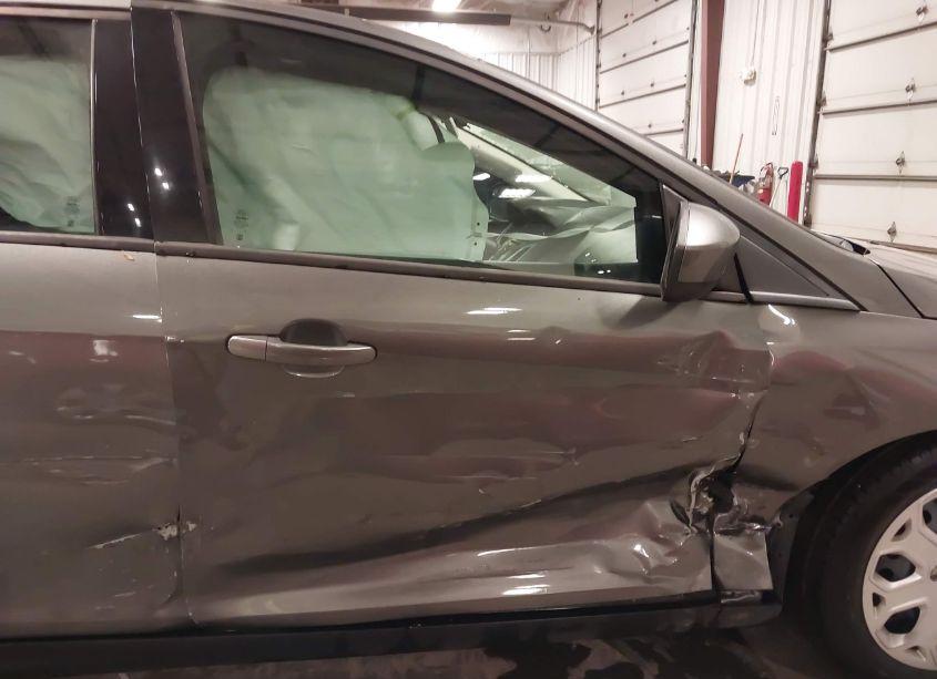 Photo 6 of 2012 Ford Focus SE (VIN 1FAHP3F27CL313077)