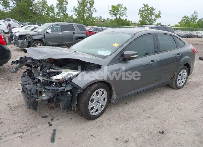 Photo 2 of 2012 Ford Focus SE (VIN 1FAHP3F27CL319509)