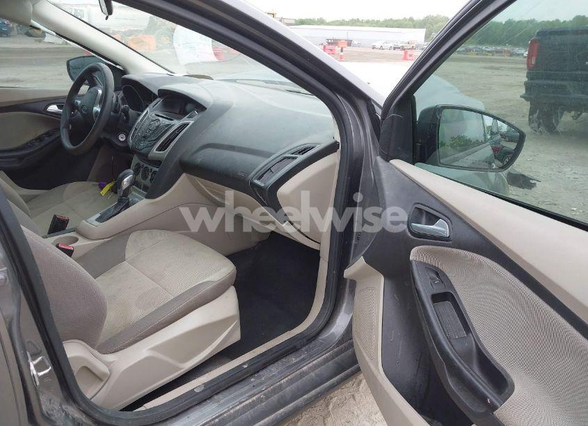 Photo 5 of 2012 Ford Focus SE (VIN 1FAHP3F27CL319509)