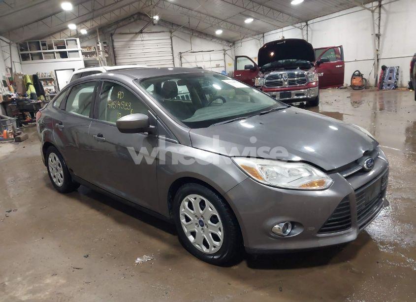 2012 Ford Focus SE (VIN 1FAHP3F27CL354017) main photo