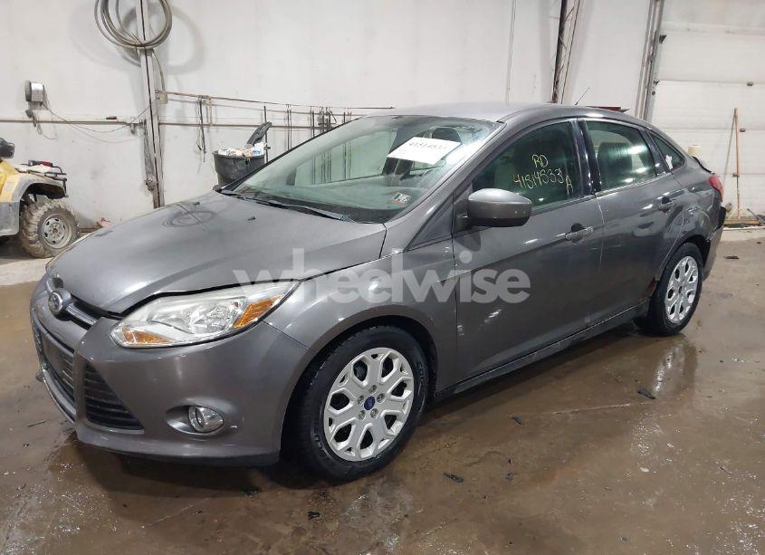 Photo 2 of 2012 Ford Focus SE (VIN 1FAHP3F27CL354017)
