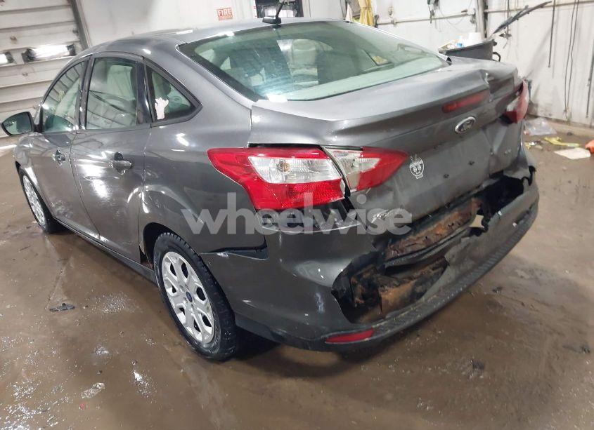 Photo 3 of 2012 Ford Focus SE (VIN 1FAHP3F27CL354017)