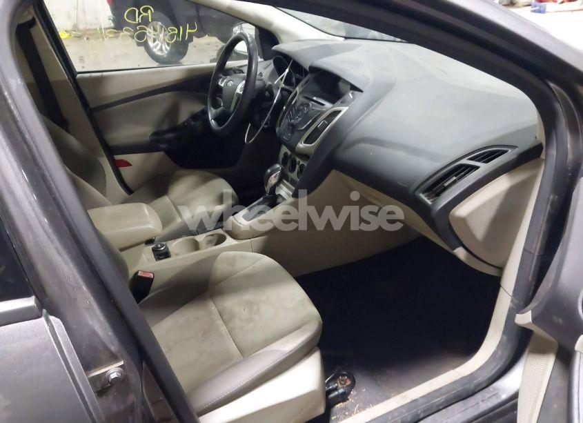 Photo 5 of 2012 Ford Focus SE (VIN 1FAHP3F27CL354017)