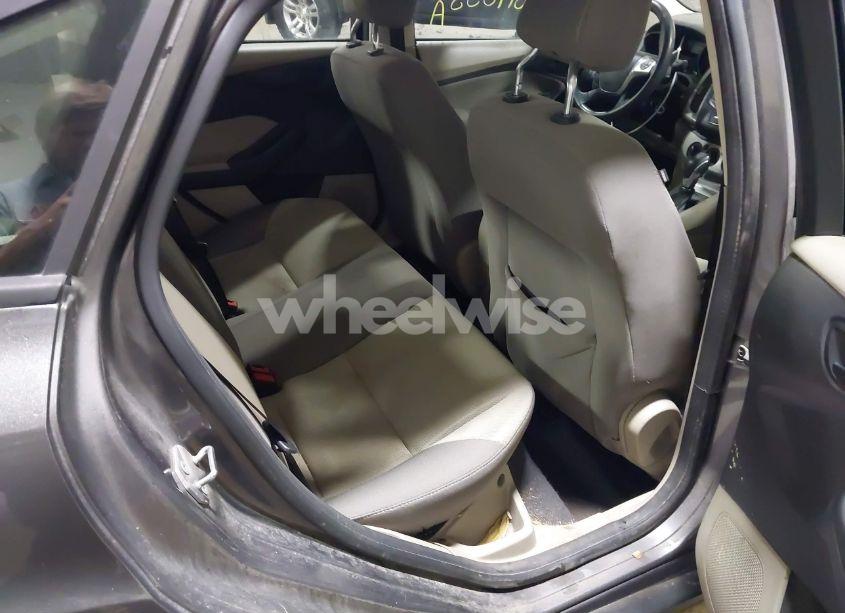 Photo 8 of 2012 Ford Focus SE (VIN 1FAHP3F27CL354017)