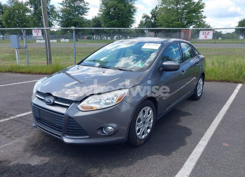 Photo 2 of 2012 Ford Focus SE (VIN 1FAHP3F27CL460371)
