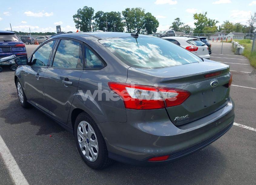 Photo 3 of 2012 Ford Focus SE (VIN 1FAHP3F27CL460371)