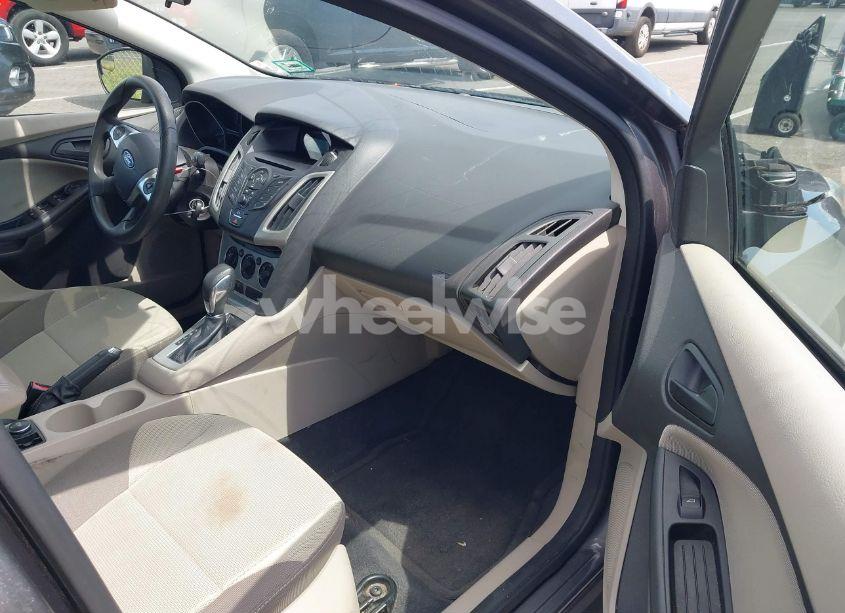 Photo 5 of 2012 Ford Focus SE (VIN 1FAHP3F27CL460371)