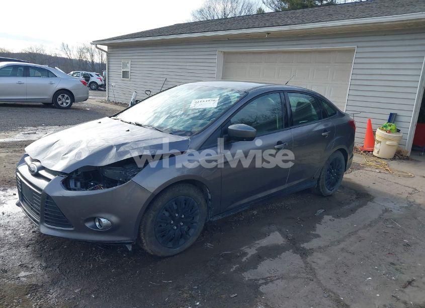 Photo 2 of 2012 Ford Focus SE (VIN 1FAHP3F27CL464968)