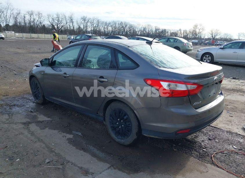 Photo 3 of 2012 Ford Focus SE (VIN 1FAHP3F27CL464968)