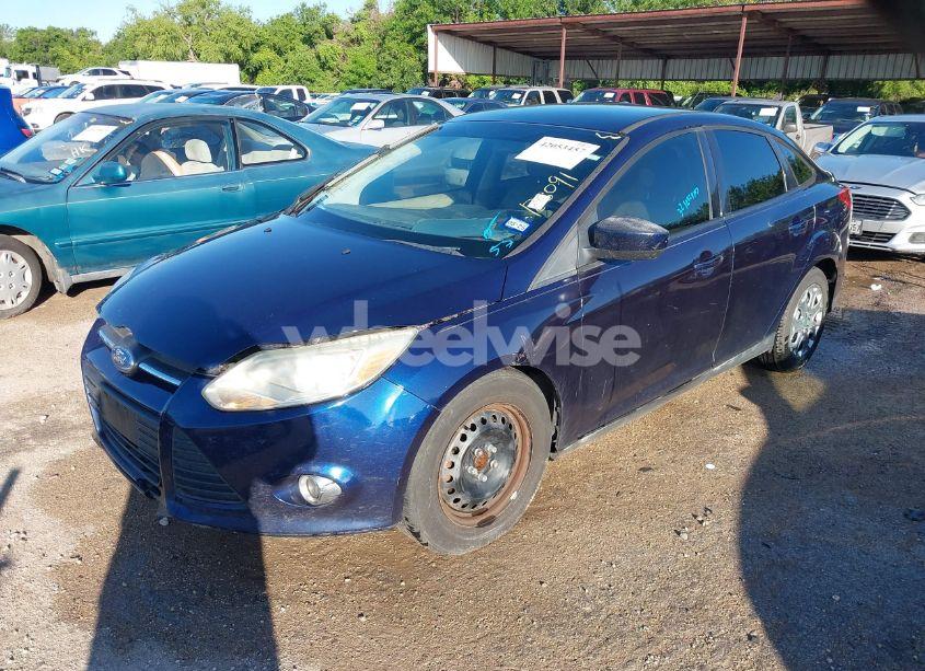 Photo 2 of 2012 Ford Focus SE (VIN 1FAHP3F28CL126091)