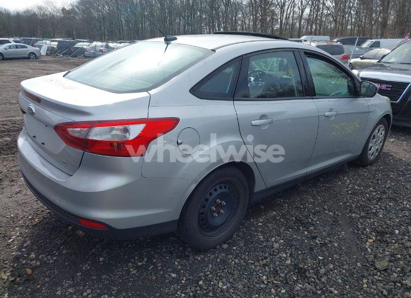 Photo 4 of 2012 Ford Focus SE (VIN 1FAHP3F28CL137804)