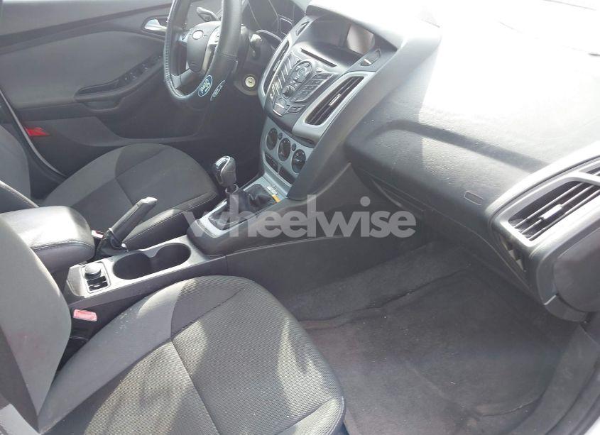 Photo 5 of 2012 Ford Focus SE (VIN 1FAHP3F28CL137804)