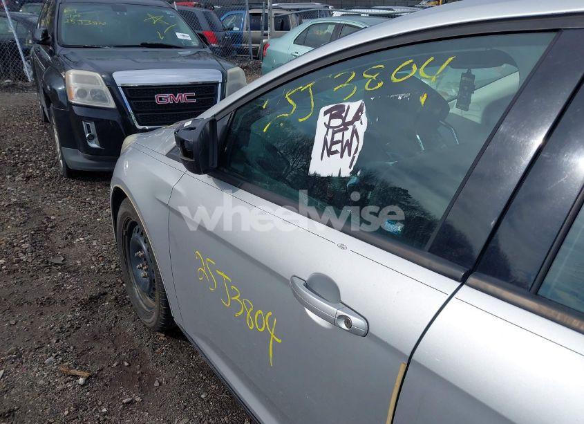 Photo 6 of 2012 Ford Focus SE (VIN 1FAHP3F28CL137804)