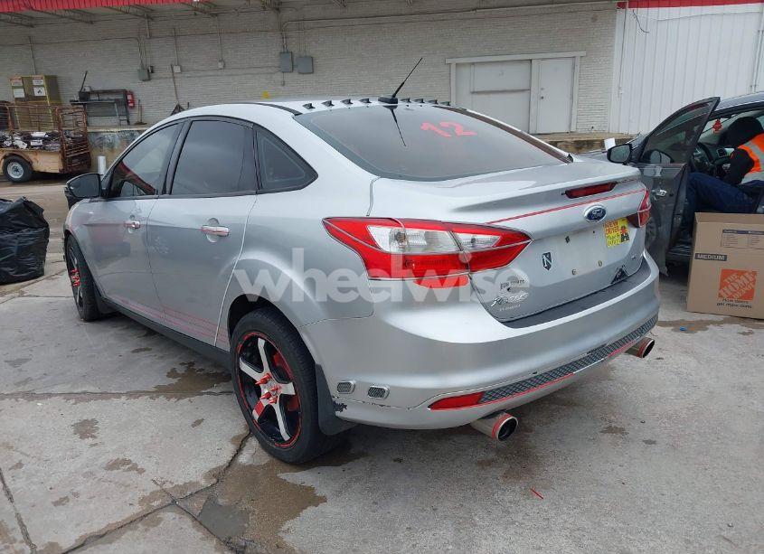 Photo 3 of 2012 Ford Focus SE (VIN 1FAHP3F28CL183374)