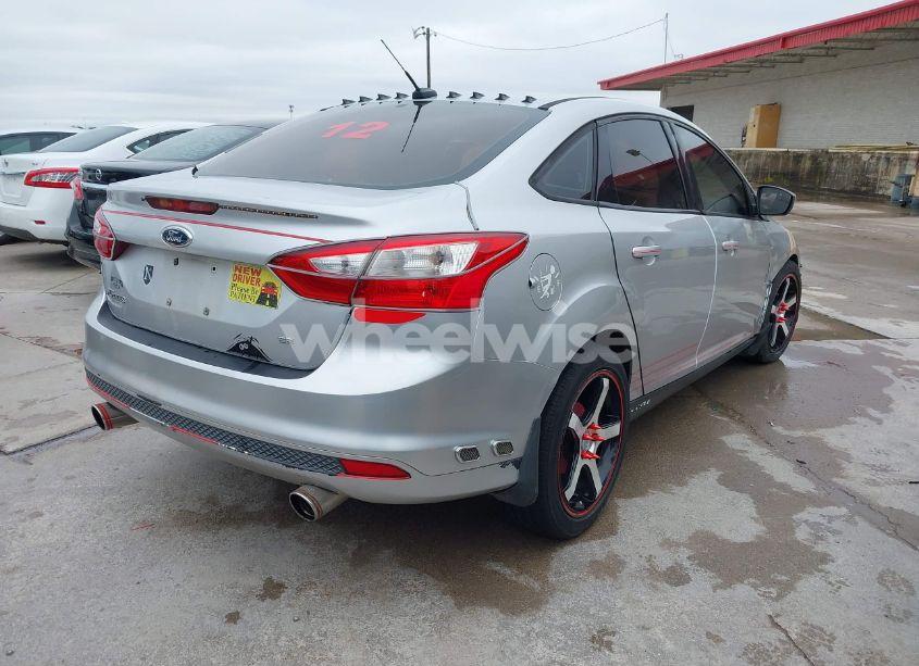 Photo 4 of 2012 Ford Focus SE (VIN 1FAHP3F28CL183374)