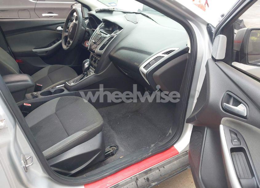 Photo 5 of 2012 Ford Focus SE (VIN 1FAHP3F28CL183374)