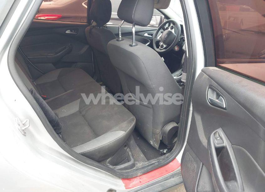 Photo 8 of 2012 Ford Focus SE (VIN 1FAHP3F28CL183374)