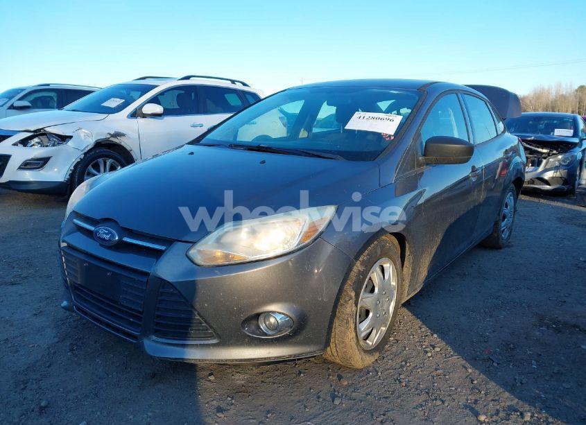 Photo 2 of 2012 Ford Focus SE (VIN 1FAHP3F28CL211304)