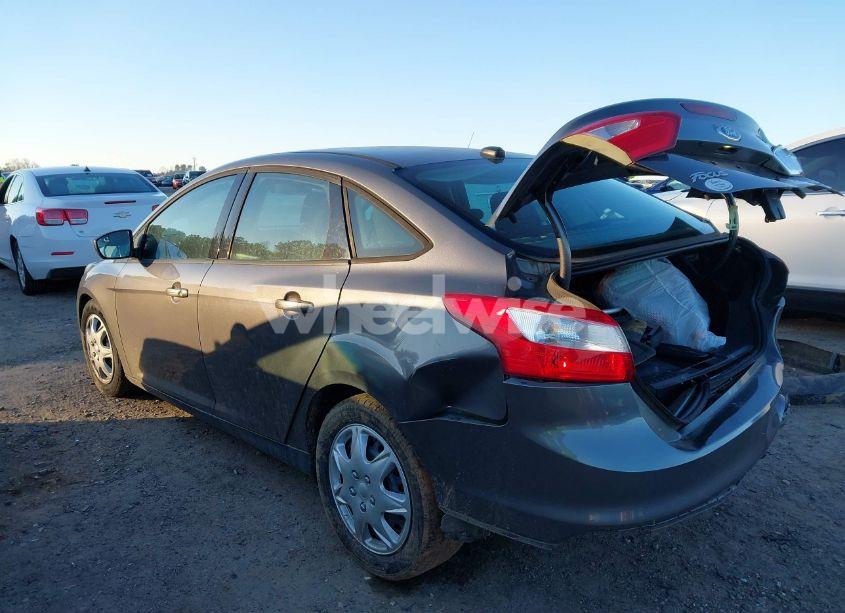 Photo 3 of 2012 Ford Focus SE (VIN 1FAHP3F28CL211304)
