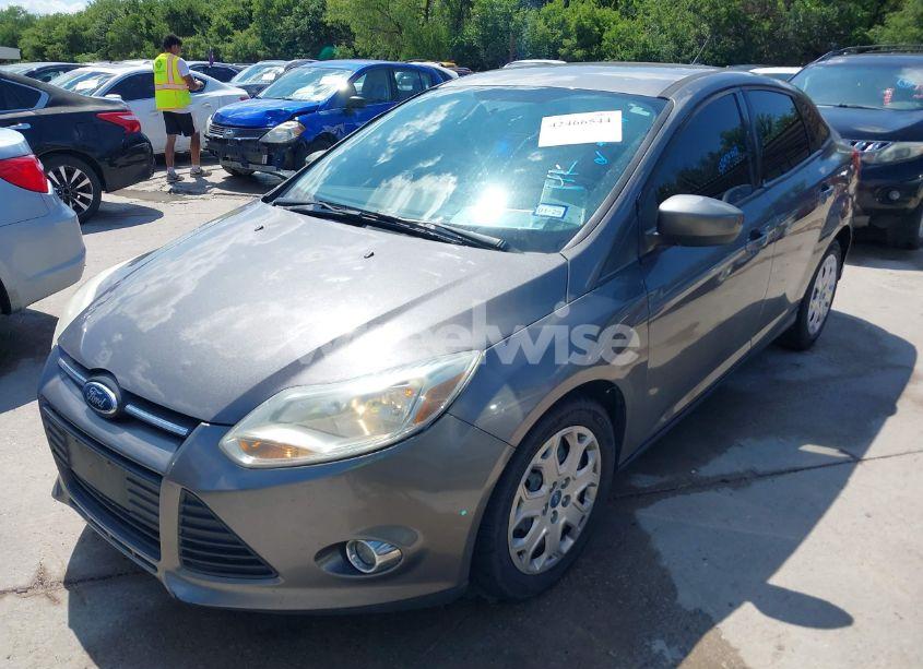 Photo 2 of 2012 Ford Focus SE (VIN 1FAHP3F28CL211898)