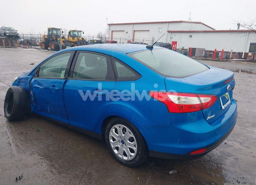 Photo 3 of 2012 Ford Focus SE (VIN 1FAHP3F28CL239104)