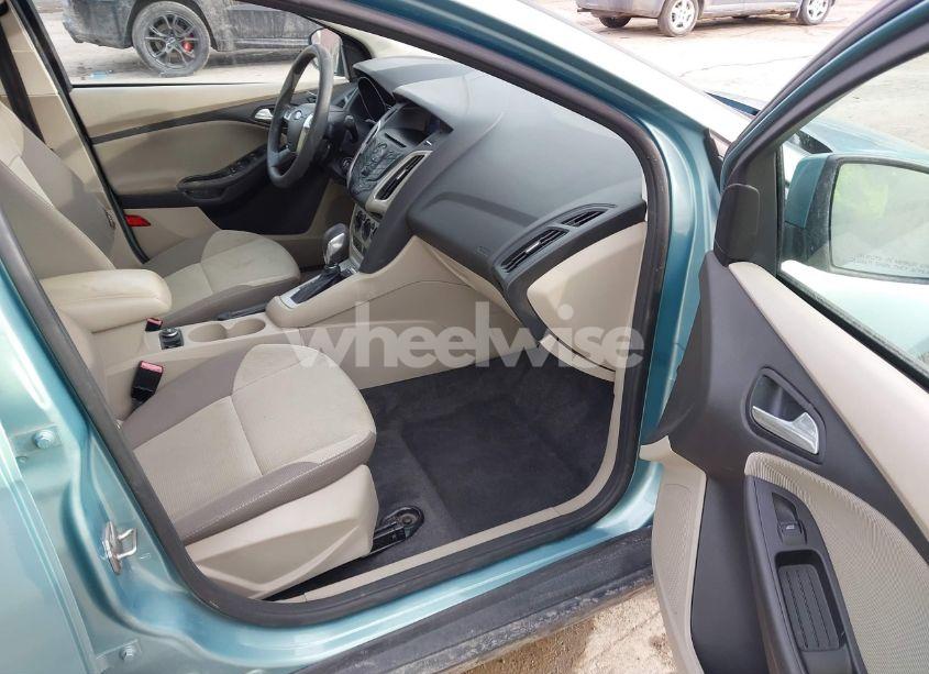 Photo 5 of 2012 Ford Focus SE (VIN 1FAHP3F28CL242360)