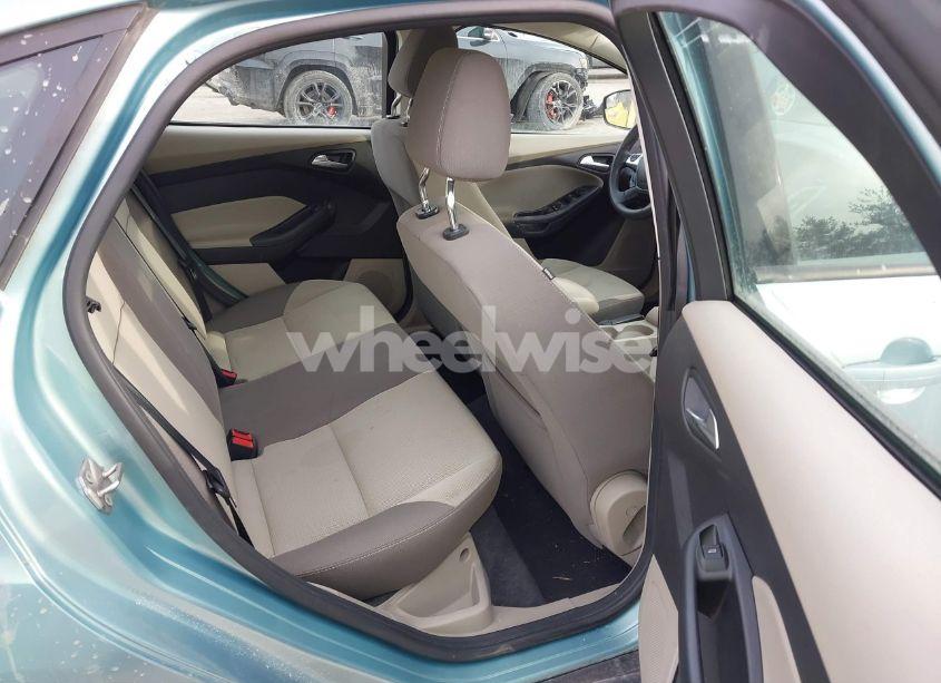 Photo 8 of 2012 Ford Focus SE (VIN 1FAHP3F28CL242360)