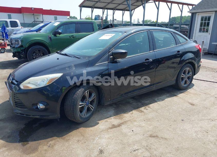 Photo 2 of 2012 Ford Focus SE (VIN 1FAHP3F28CL255965)