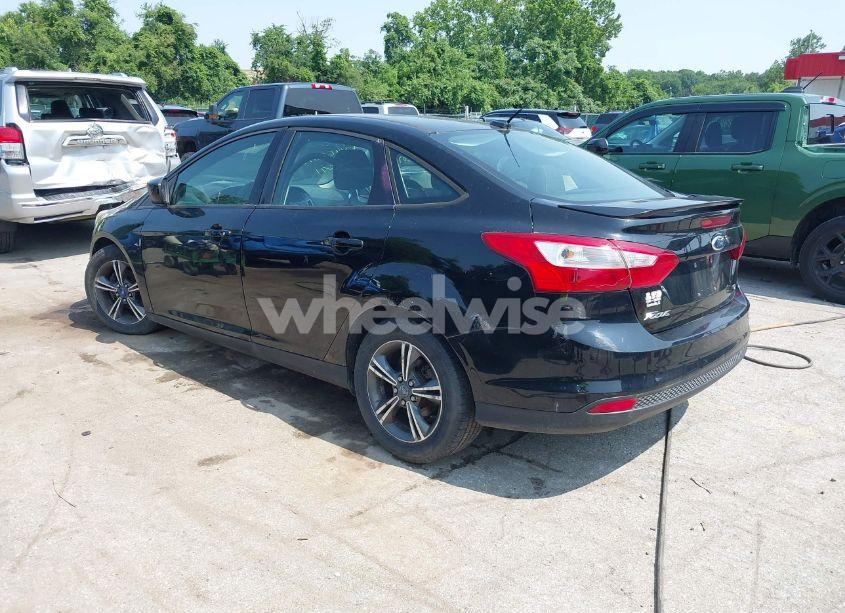 Photo 3 of 2012 Ford Focus SE (VIN 1FAHP3F28CL255965)