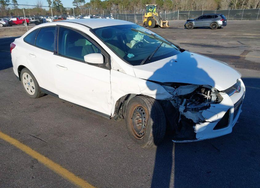 2012 Ford Focus SE (VIN 1FAHP3F28CL260387) main photo