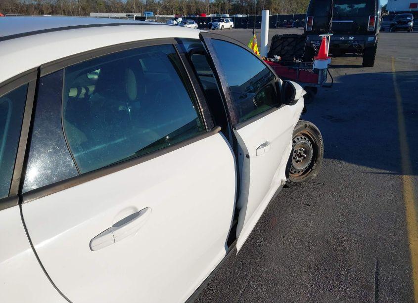 Photo 15 of 2012 Ford Focus SE (VIN 1FAHP3F28CL260387)