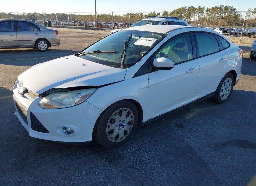 Photo 2 of 2012 Ford Focus SE (VIN 1FAHP3F28CL260387)