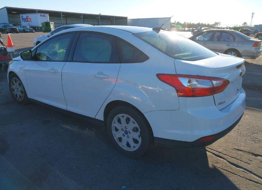 Photo 3 of 2012 Ford Focus SE (VIN 1FAHP3F28CL260387)