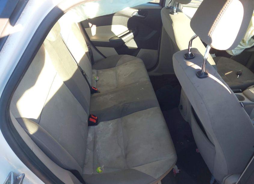 Photo 8 of 2012 Ford Focus SE (VIN 1FAHP3F28CL260387)