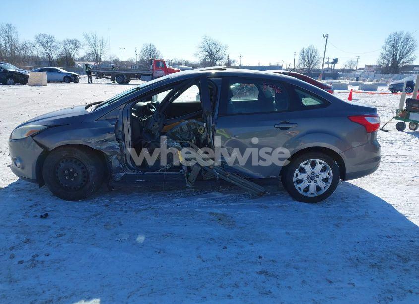 Photo 15 of 2012 Ford Focus SE (VIN 1FAHP3F28CL309376)
