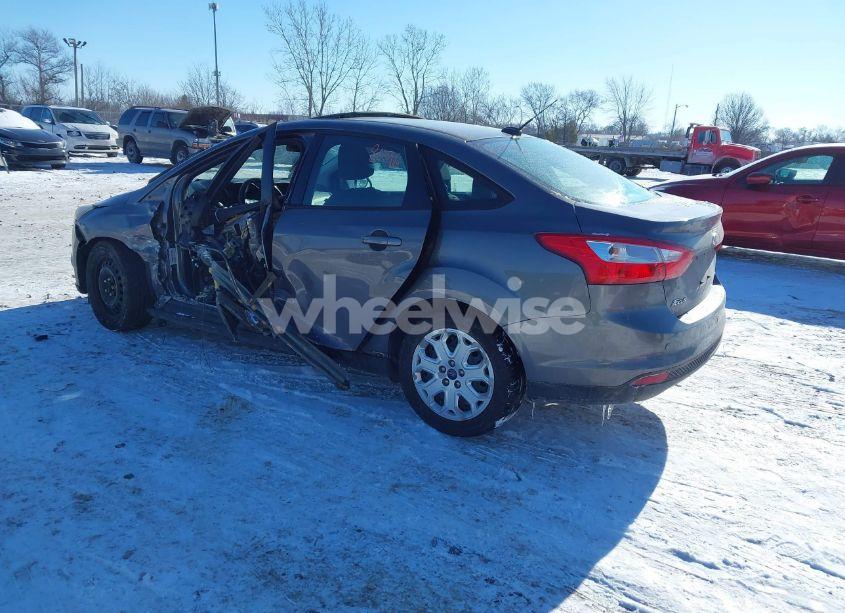 Photo 3 of 2012 Ford Focus SE (VIN 1FAHP3F28CL309376)