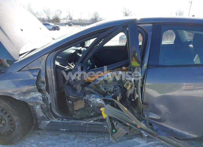 Photo 6 of 2012 Ford Focus SE (VIN 1FAHP3F28CL309376)