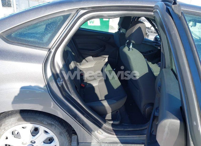 Photo 8 of 2012 Ford Focus SE (VIN 1FAHP3F28CL309376)