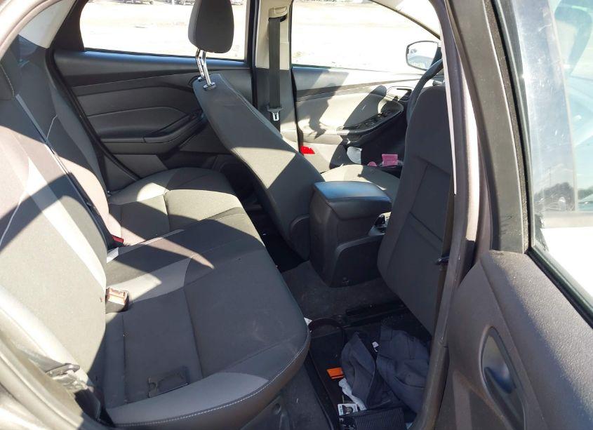 Photo 8 of 2012 Ford Focus SE (VIN 1FAHP3F28CL310043)