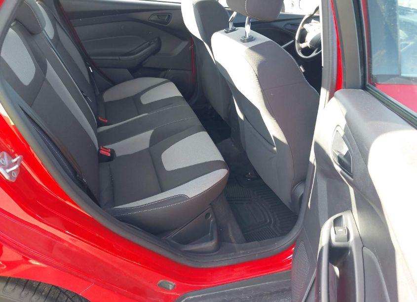 Photo 8 of 2012 Ford Focus SE (VIN 1FAHP3F28CL324279)