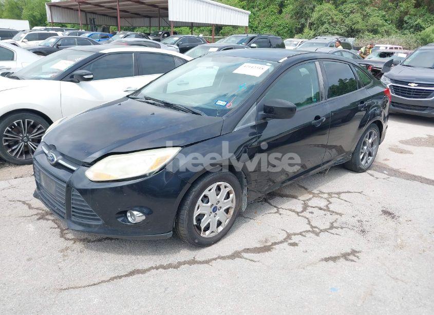 Photo 2 of 2012 Ford Focus SE (VIN 1FAHP3F28CL361932)