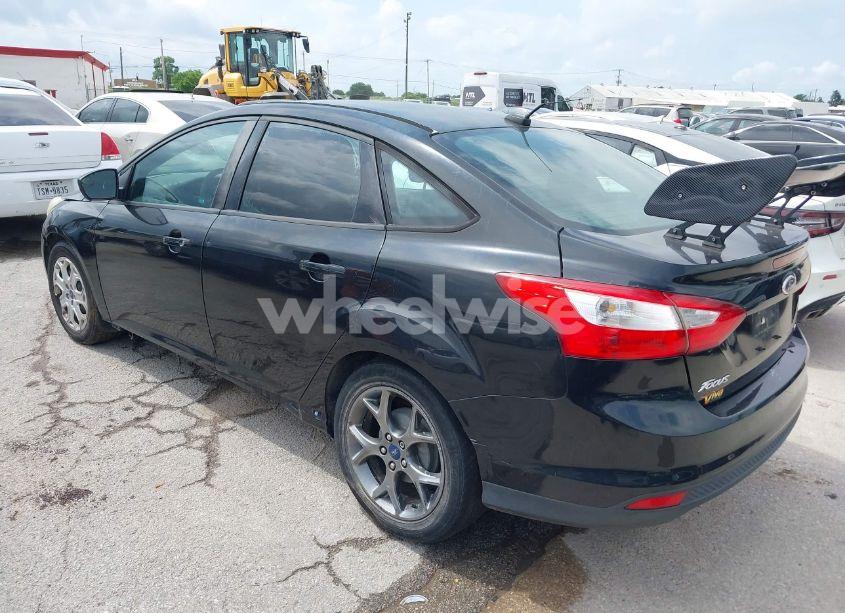 Photo 3 of 2012 Ford Focus SE (VIN 1FAHP3F28CL361932)