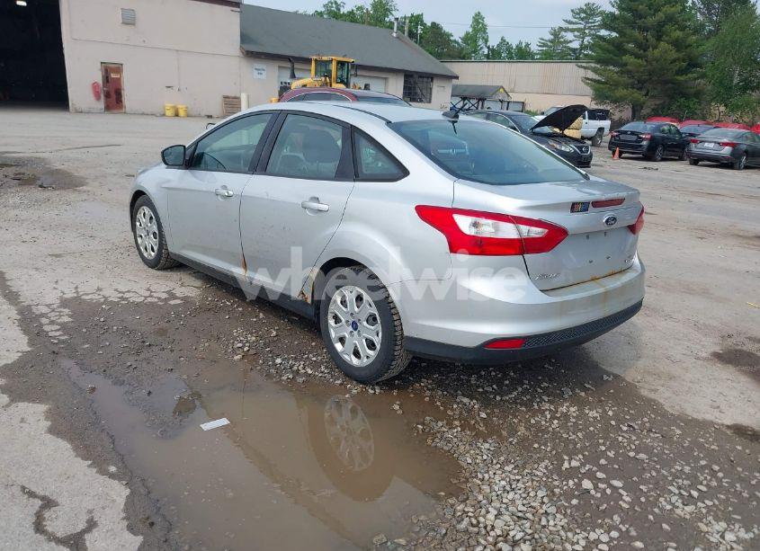 Photo 3 of 2012 Ford Focus SE (VIN 1FAHP3F28CL412572)