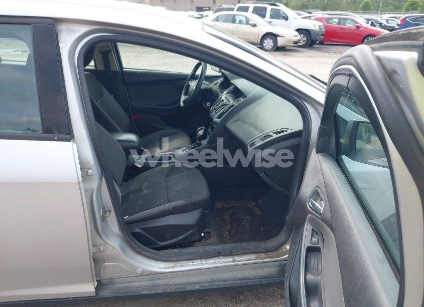 Photo 5 of 2012 Ford Focus SE (VIN 1FAHP3F28CL412572)