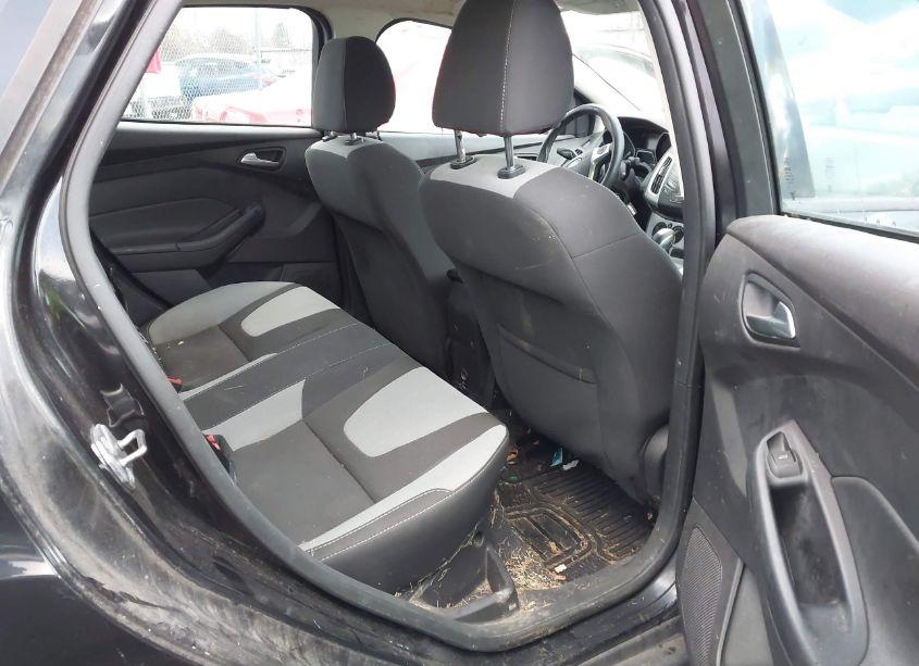 Photo 8 of 2012 Ford Focus SE (VIN 1FAHP3F28CL442378)