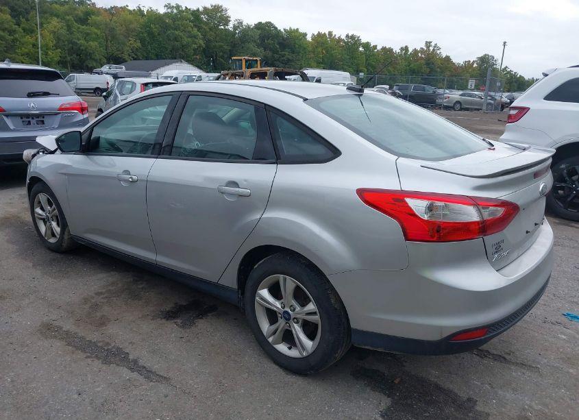 Photo 3 of 2012 Ford Focus SE (VIN 1FAHP3F28CL444714)