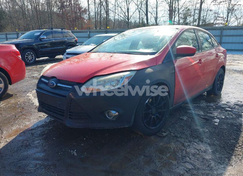 Photo 2 of 2012 Ford Focus SE (VIN 1FAHP3F28CL447922)