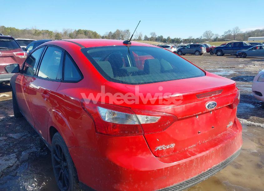Photo 3 of 2012 Ford Focus SE (VIN 1FAHP3F28CL447922)